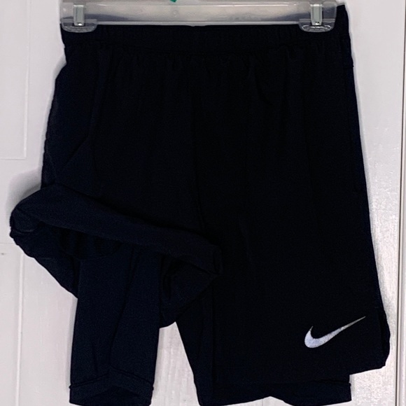 Nike athletic shorts with compression tights - Picture 2 of 5